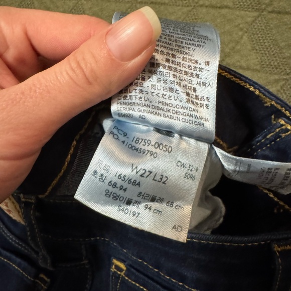 Levi’s 725 High Rise Bootcut - Picture 4 of 7